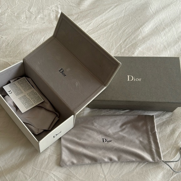 Christian Dior Sunglasses brand new. Oversized for Woman. Burgundy color. - Picture 6 of 6